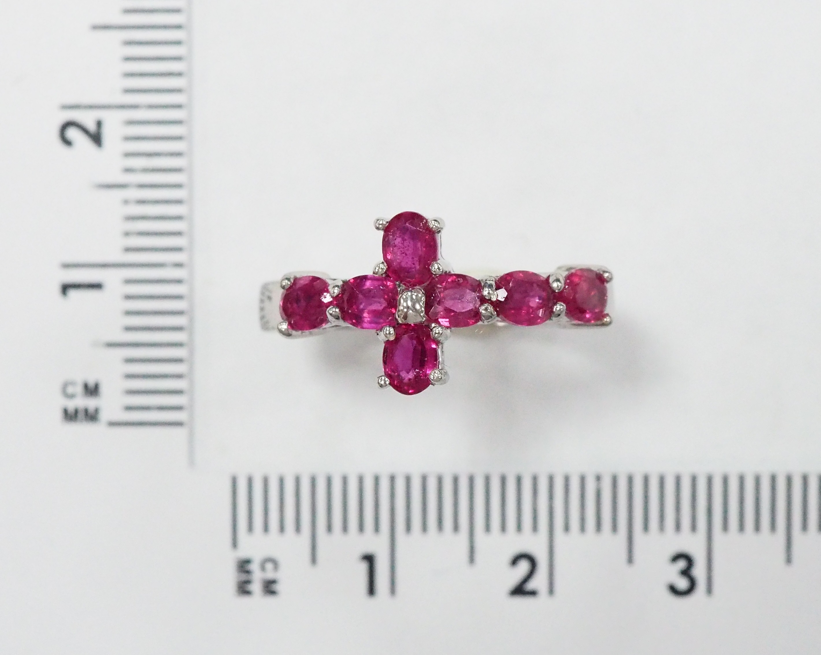 Серебряное кольцо с рубинами "Крестик"